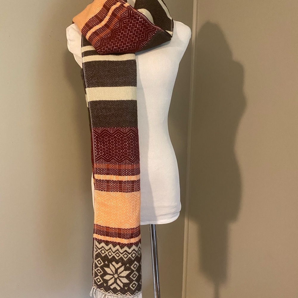 NWT Unisex Lava Brown and Cream Knit Scarf